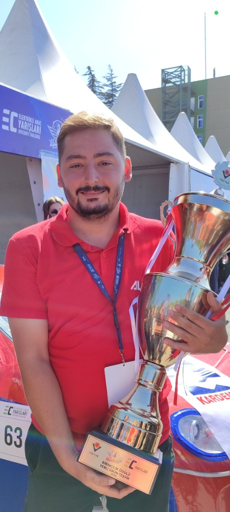Kupa ile portre fotoğrafı